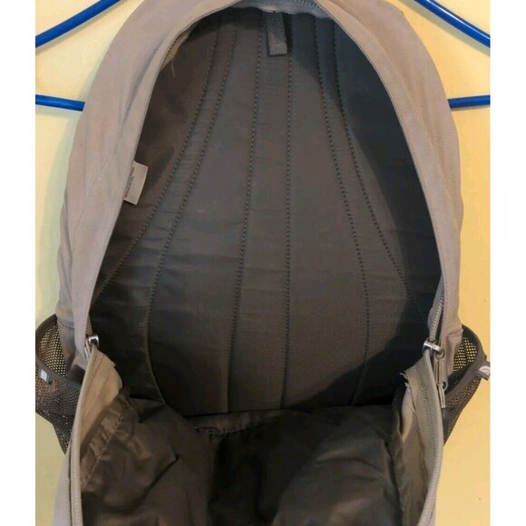 The North Face Jester Backpack Padded Straps Book Bag Hiking Brown Tan Unisex - Picture 7 of 13